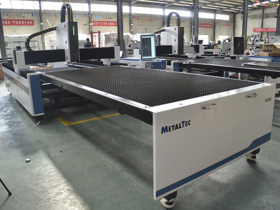 Фото MetalTec 1530C (1500W) оптоволоконный лазерный станок для резки металла с ручной сменой рабочих столов в интернет-магазине ToolHaus.ru