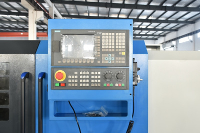 Фото MetalTec CK 50x1000H токарный станок c ЧПУ с прямой станиной в интернет-магазине ToolHaus.ru